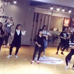 成人简单舞蹈视频火爆,抖音爆款!成人简单舞蹈视频教你轻松舞动人生