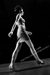 怎么练成人爬行视频,成人爬行训练视频教程解析