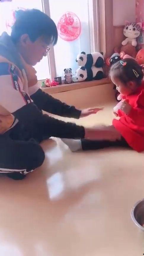 成人可以踩黄豆吗视频,揭秘成人脚底承受力极限