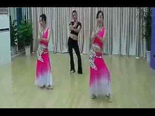 藏族舞成人独舞快板视频,快板独舞中的藏族风情演绎